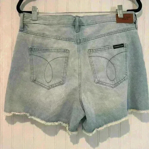 Calvin Klein NWT distressed high waist denim shorts sz 10. Casual everyday short - Picture 2 of 3